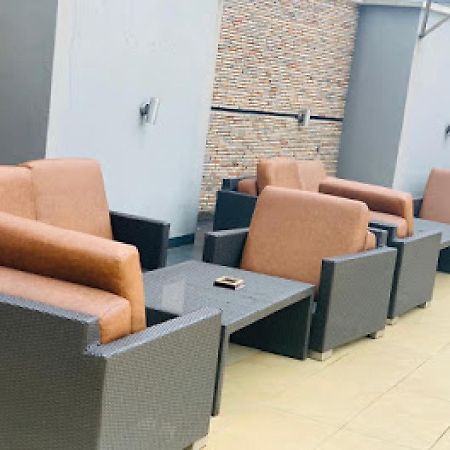 Room In Lodge - Owu Crown Hotel, Ibadan Luaran gambar