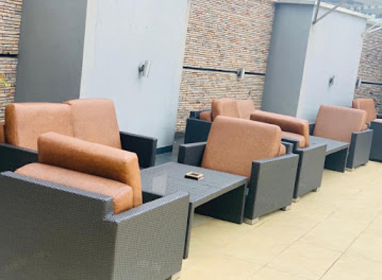 Room In Lodge - Owu Crown Hotel, Ibadan Luaran gambar