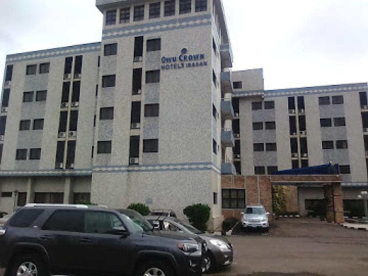 Room In Lodge - Owu Crown Hotel, Ibadan Luaran gambar