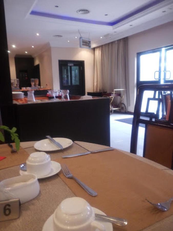 Room In Lodge - Owu Crown Hotel, Ibadan Luaran gambar
